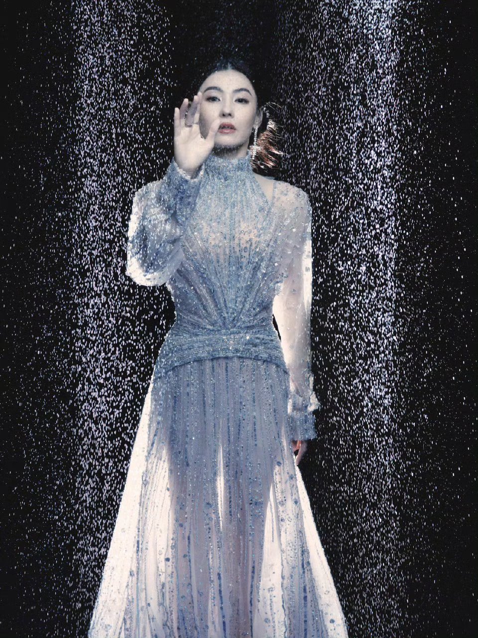 张柏芝闪钻长裙，状态还是好好！ ​​​