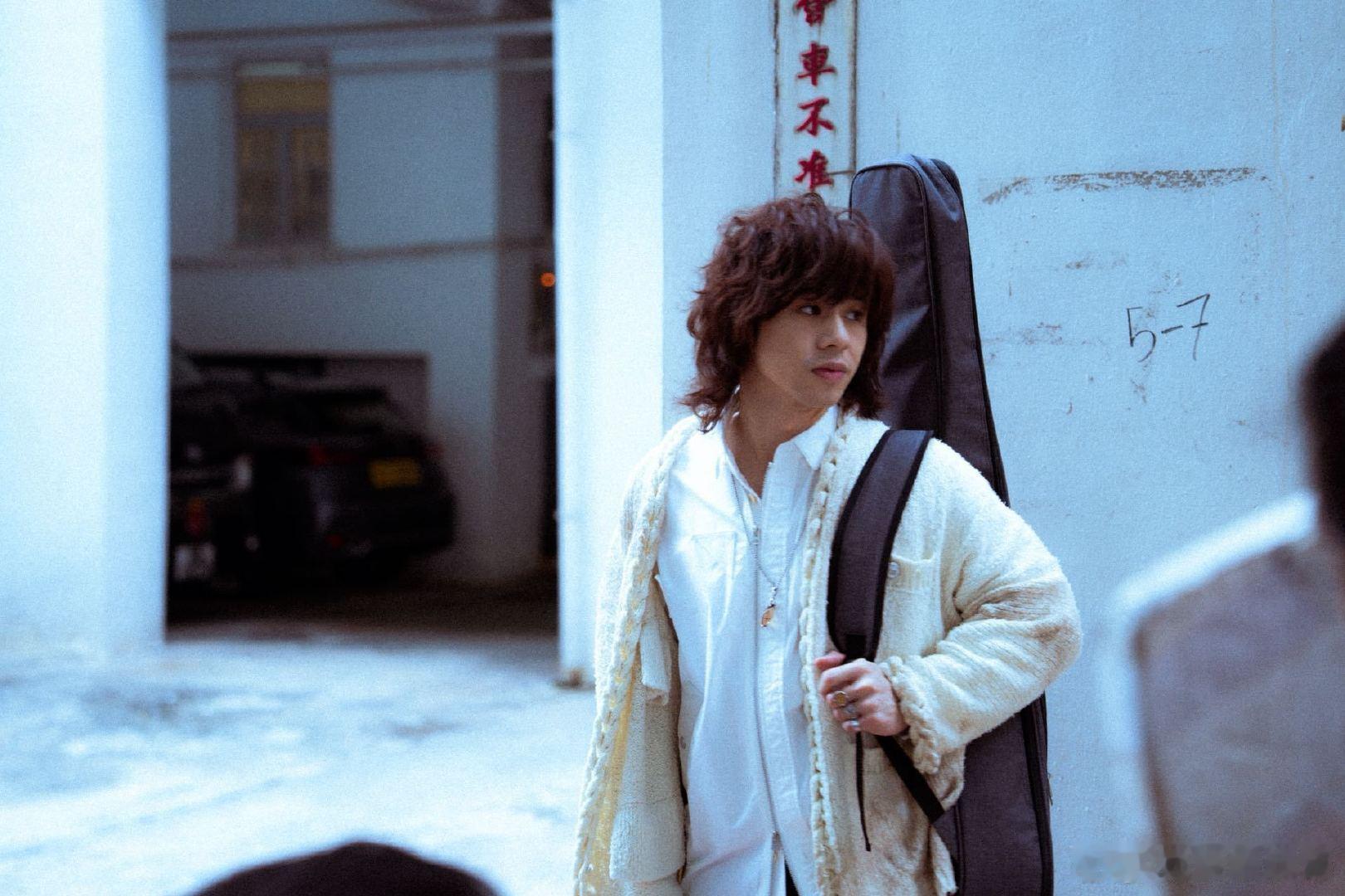 曾比特助演窦靖童李泉助演尤长靖李玖哲歌手助演胡彦斌 温柔空灵声线碰撞太绝！曾比特