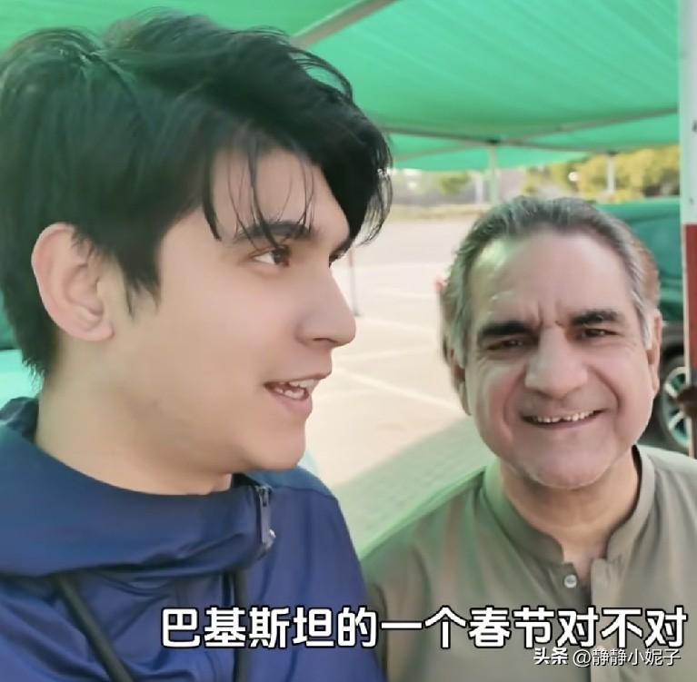 中巴混血小麦第二次去巴基斯坦，爸爸想要他彻底留在这里生活，可以拿绿卡，不要回国内