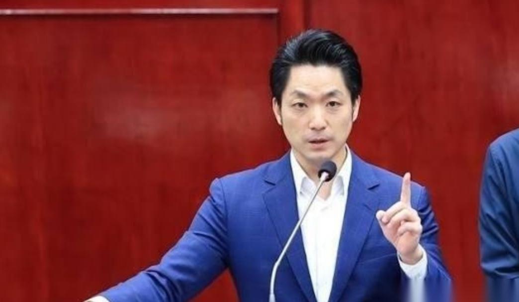 台湾地区政坛的天，恐怕要变了！一个近乎铁板钉钉的预言正在岛内流传：只要蒋万安在2