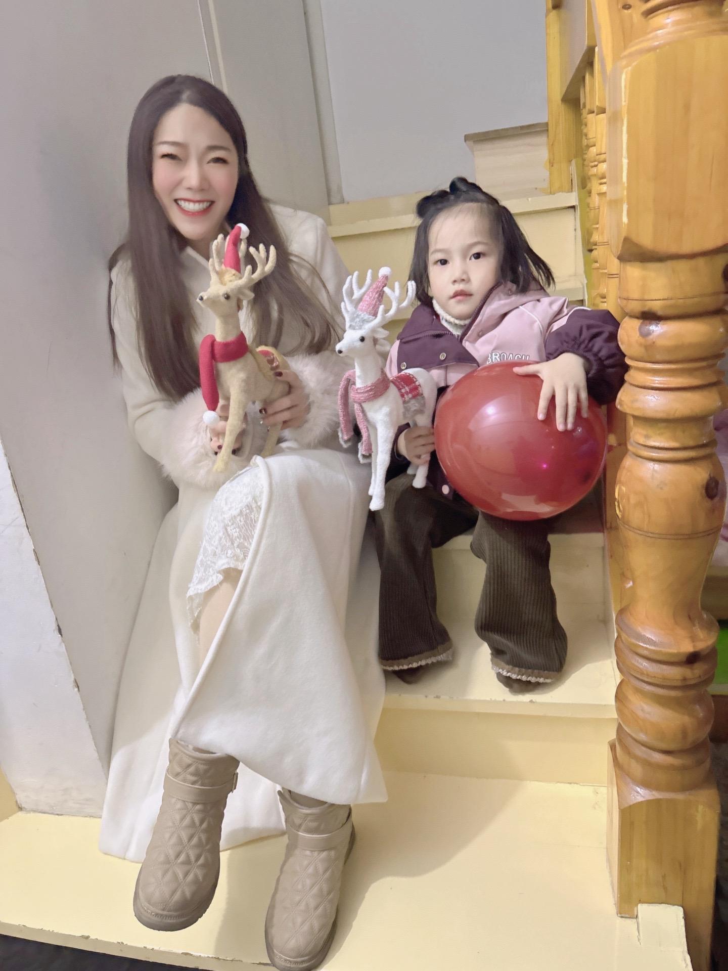 惊喜很多💝，礼物很满🎁。🌸的惊喜，🍔的礼物🎄笑的不要太开心了...
