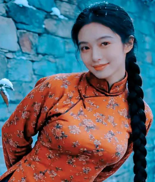 陕北向来是个盛产美女的地方。俗话说：“米脂的婆姨绥德的汉”。
上世纪八十年代，我
