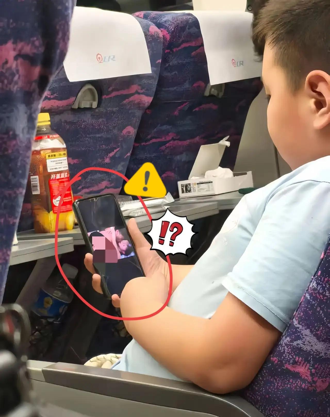 高铁惊现离谱一幕！小学生竟然用妈妈手机看这个……

高铁上斜对面的画面直接让我头