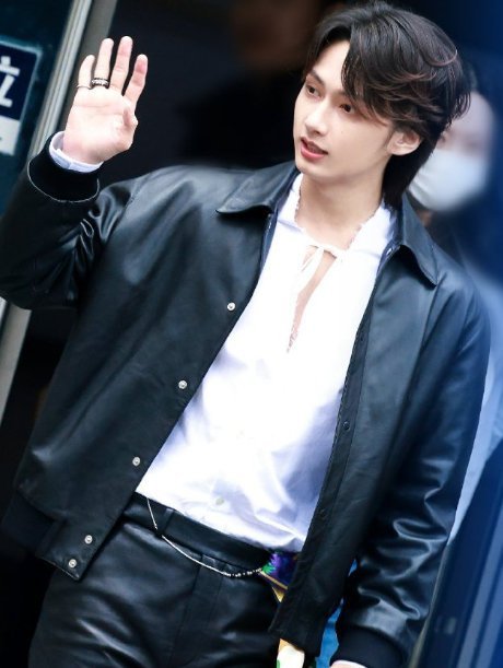 文俊辉回国录hi6状态文俊辉回国上班状态也太顶了吧！整个人亮亮的元气爆棚，松弛感