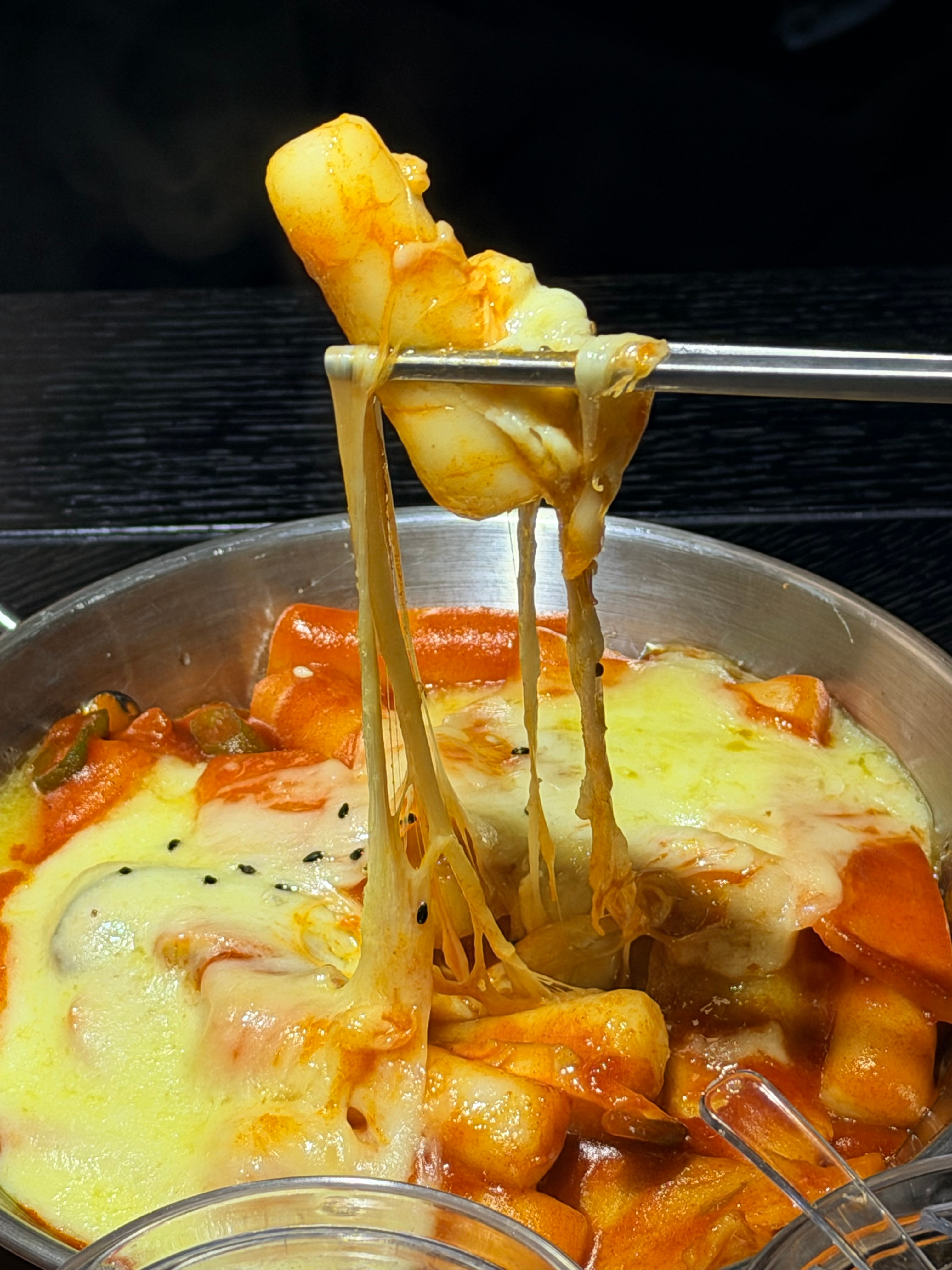 快孕14周了，吃汤汤水水终于不反胃啰！发现一家极品血肠汤，太好喝了。还有何师炖的