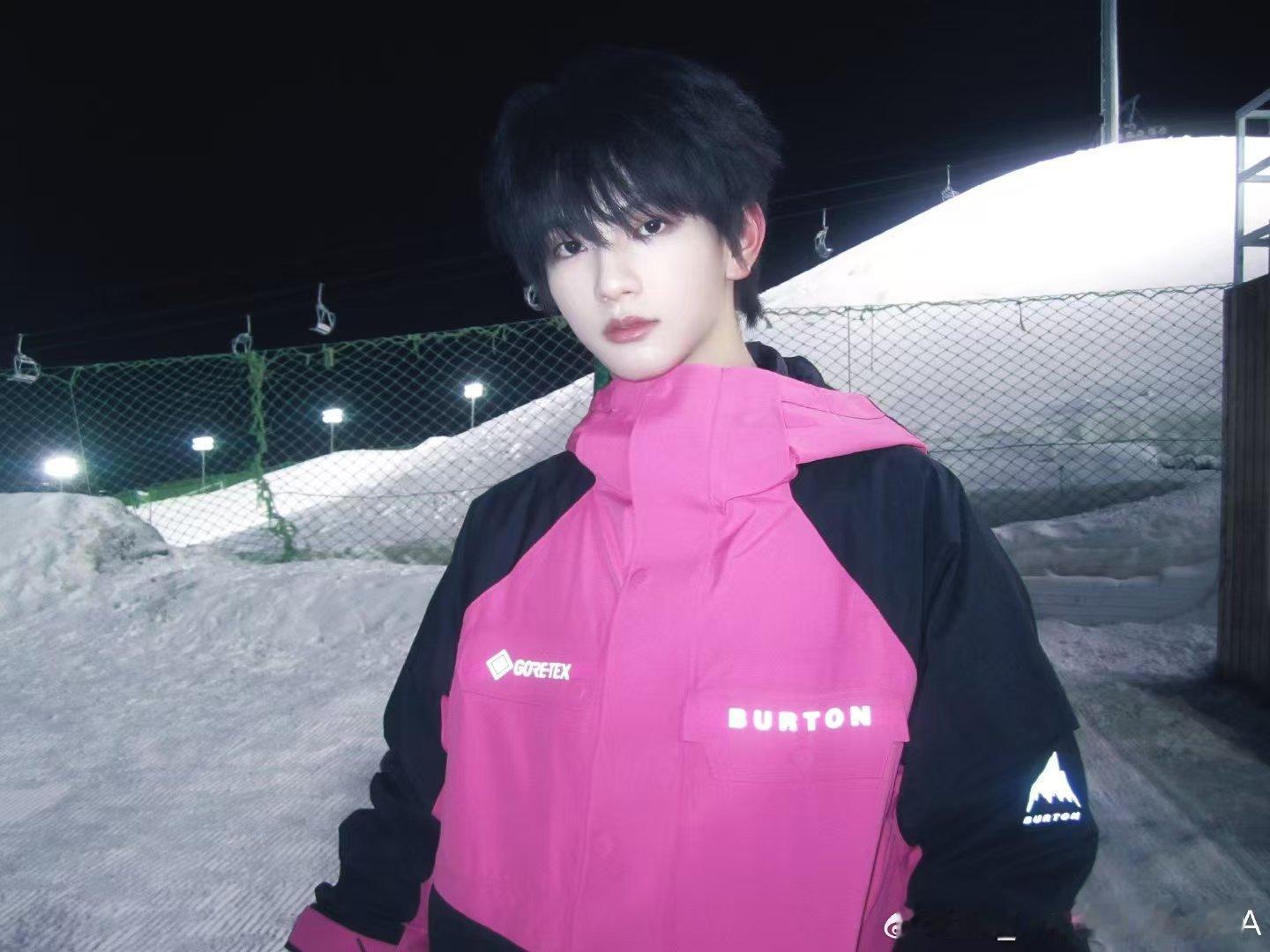 穆祉丞滑雪服十一宫格啊啊啊啊啊啊好帅好帅好帅 