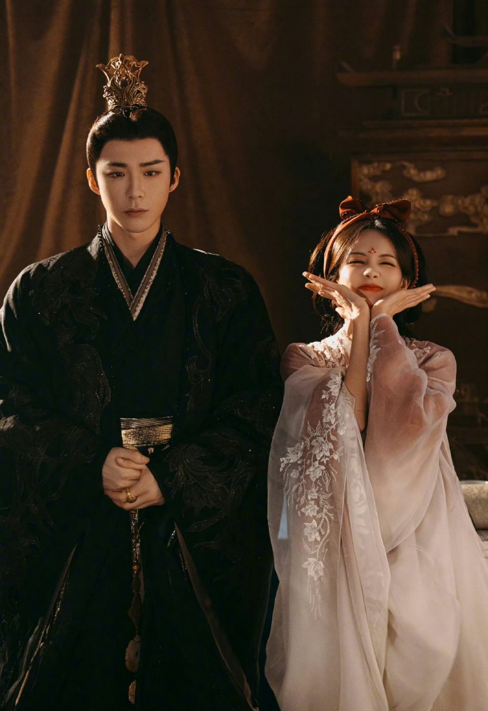 李一桐这两张图实在是太像白鹿了 ​​​