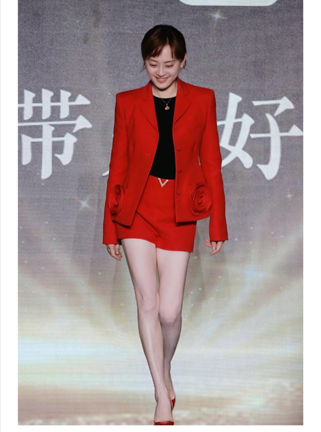 孙俪，腿部肌肉很有力量。