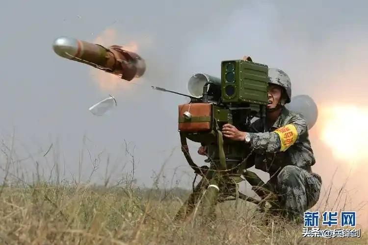 单兵反坦利刃红箭-12红箭-12是中国首款单兵便携“发射后不管”反坦克导弹，20