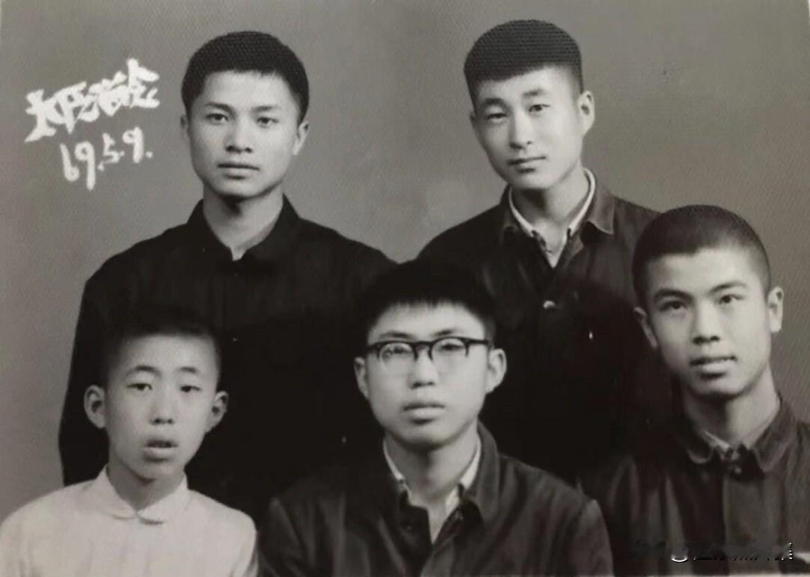 1969年春，17岁的聂卫平就来到太原与山西棋手进行切磋交流，住在江鸣久、张小弟