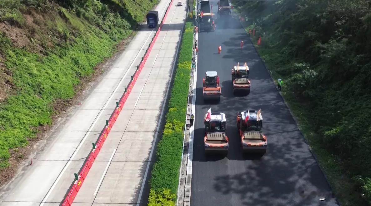 广西这段早该升级改造的专治肾结石的高速🛣️正在加速“白改黑”施工，以后这段水泥