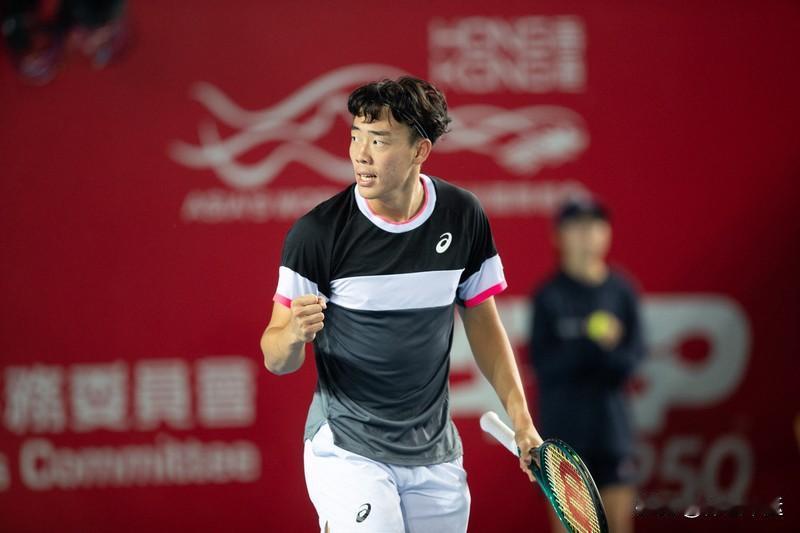 香港站男单首轮·黄泽林战胜纳沃内晋级16强🔥🔥

中国香港网球一哥黄泽林6-