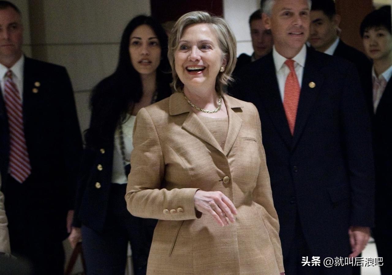 美国前国务卿希拉里表示，结束乌克兰战争最快的办法，是特朗普更加坚决地站在乌克兰一