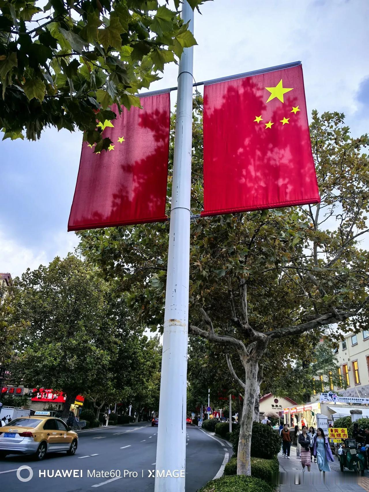 #一张图记录秋日生活#今天我从青岛地铁3号线人民会堂站下车，沿着青岛莱阳路一直走