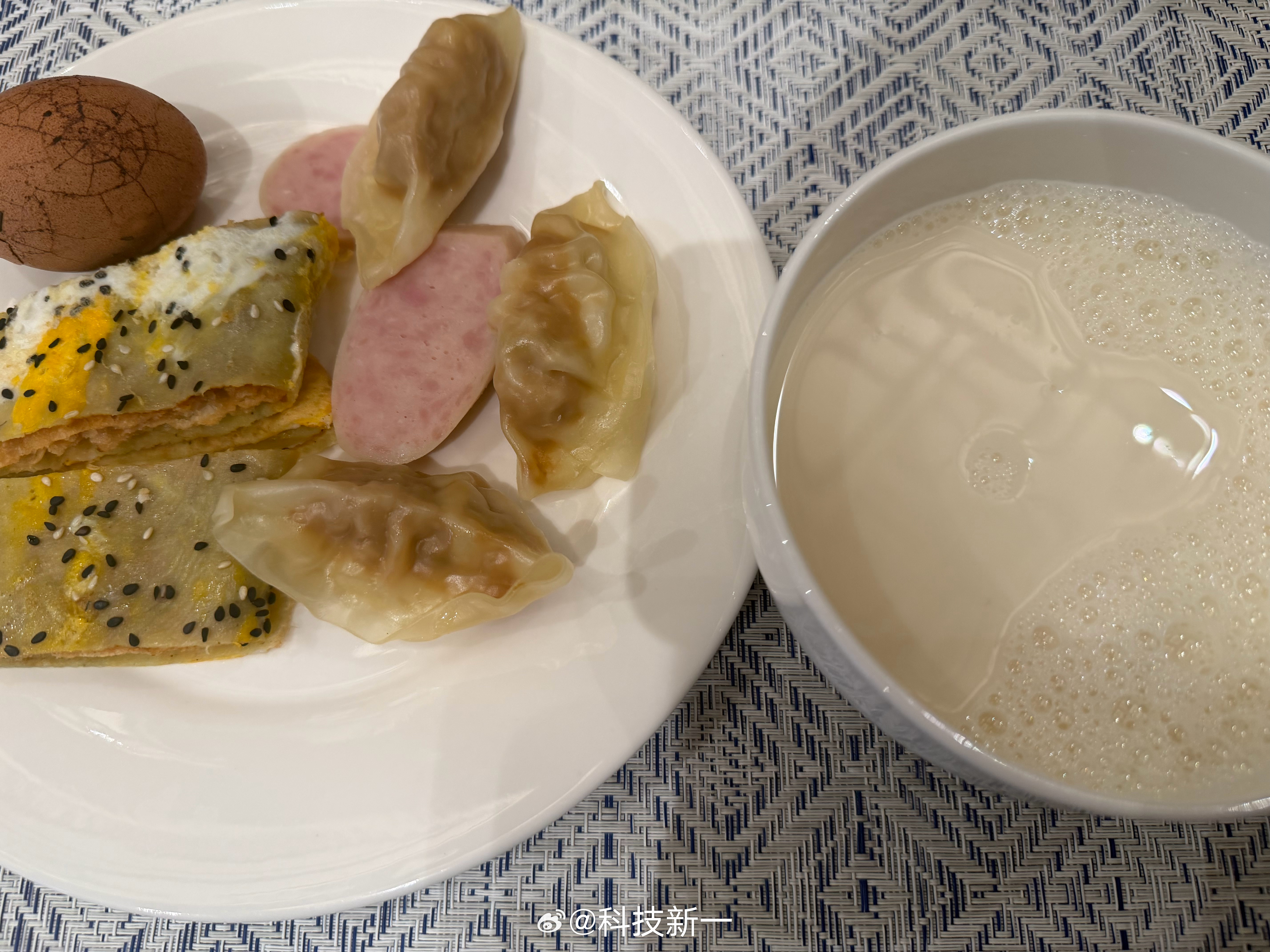 老北京早餐，喝一口老北京豆汁，真香啊