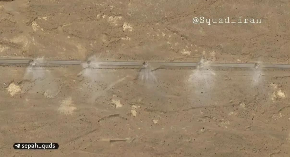 通往美军救援飞机着陆区的道路上有近乎均匀分布的弹坑，应该是承担火力护航的美军战机