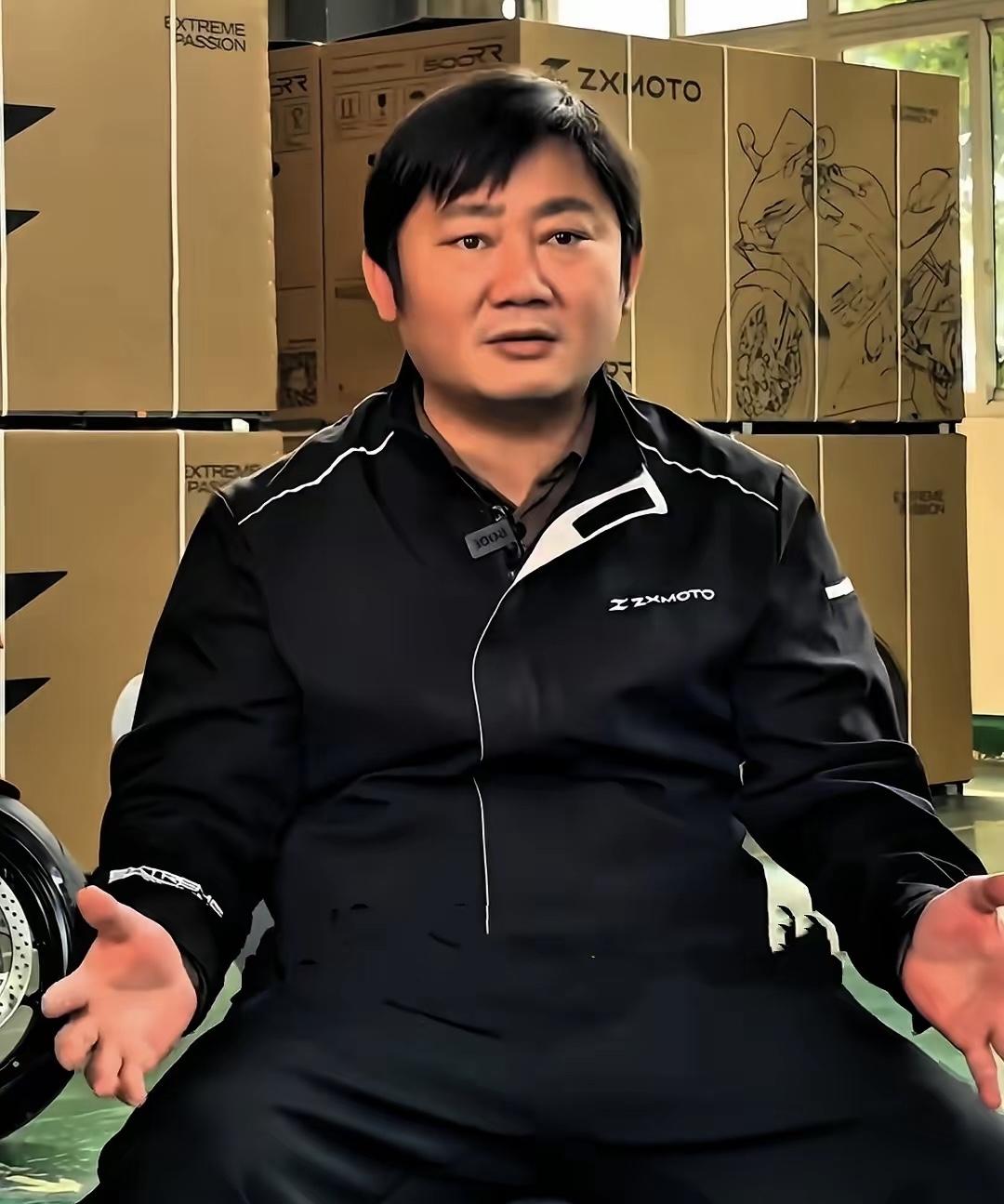 今天刷到个事，挺耐人寻味。
张雪给海军庆生，全网都在说排面，说官方联动，可背后的