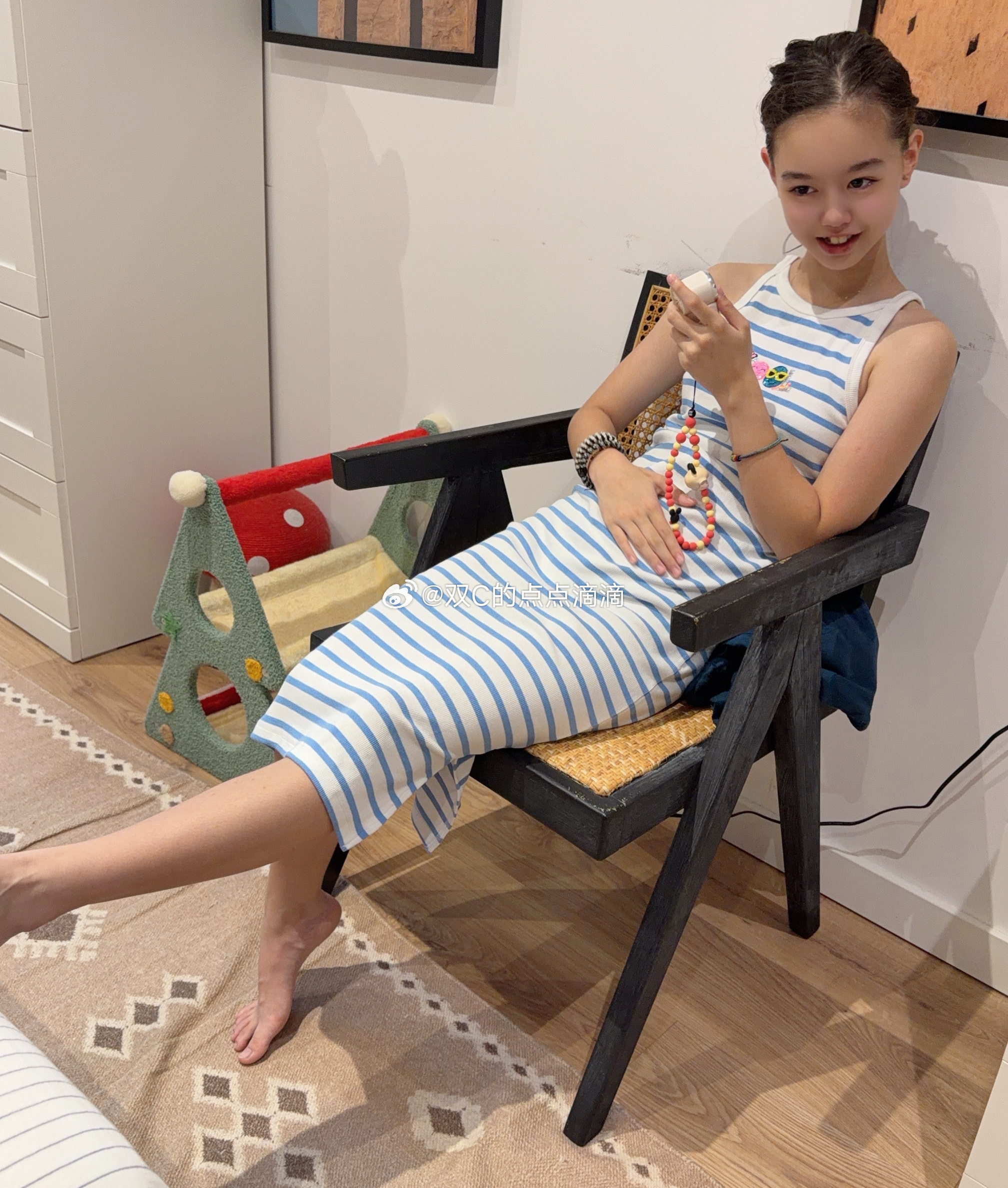 昨儿我跟她开玩笑说 哎呦你有小肚子哦她说 那是保护女性器官的呢姐已经和大人一样和