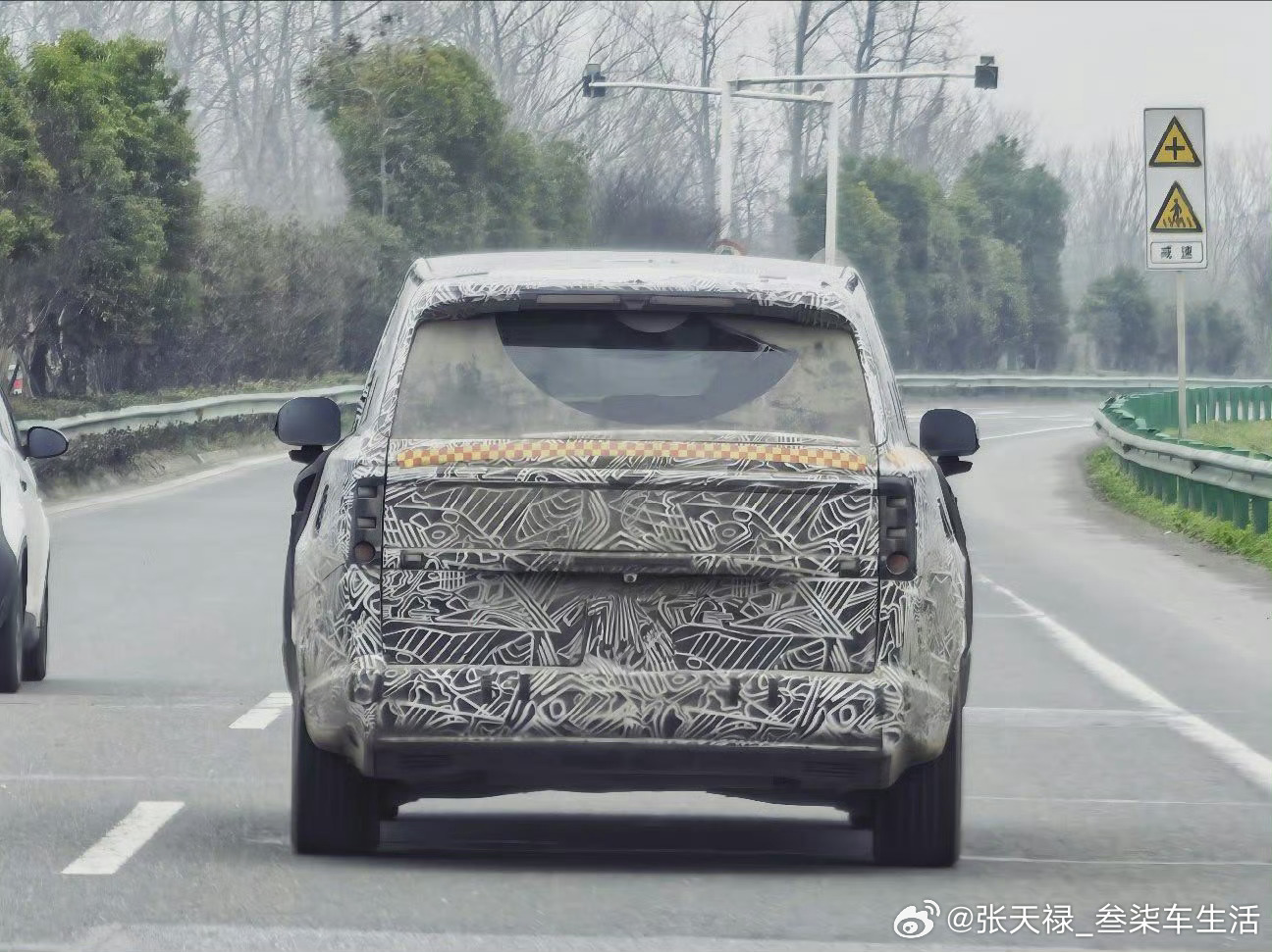 小米yu9 小米汽车 尾部有点大揽子的感觉