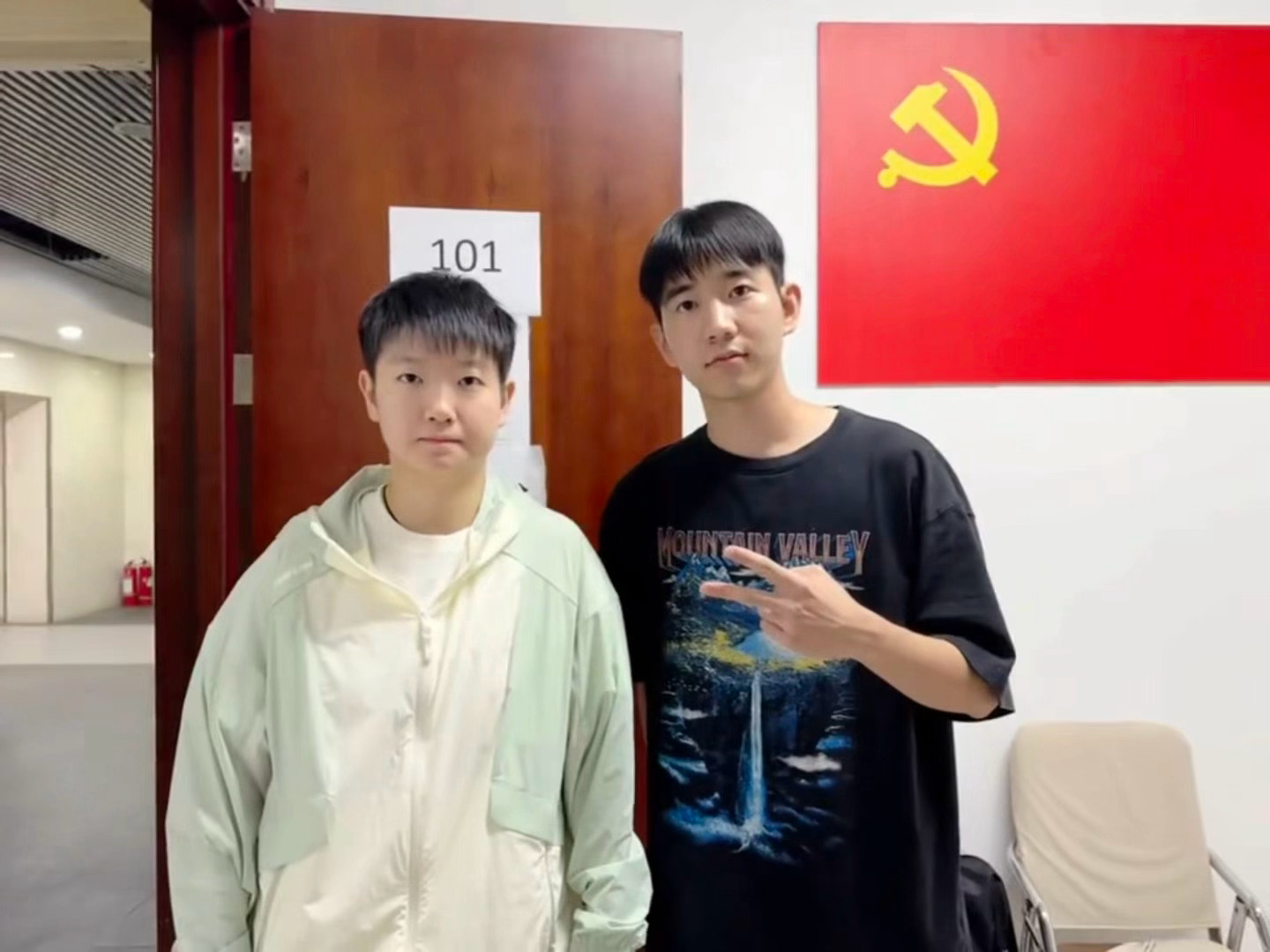 孙颖莎 去年9月的合照小咪📷 ​​​