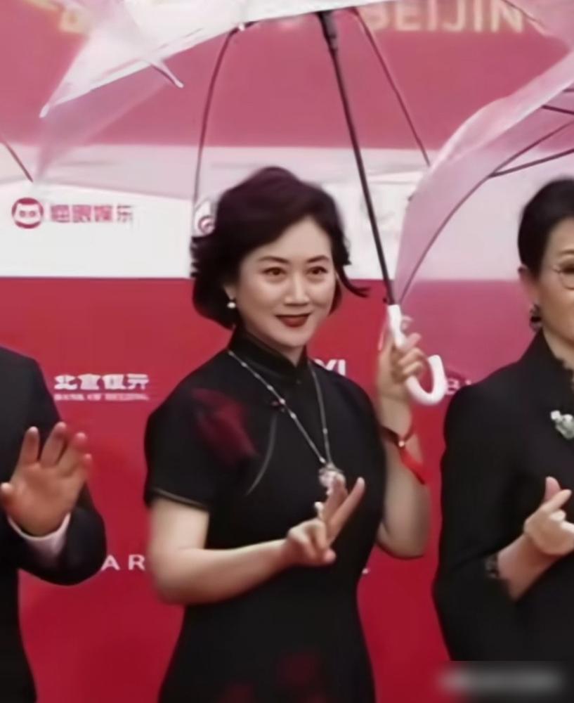 杜镇杰，张慧芳。

京剧圈里的黄金搭档，台上合作十几年，珠联璧合四个字，几乎就是