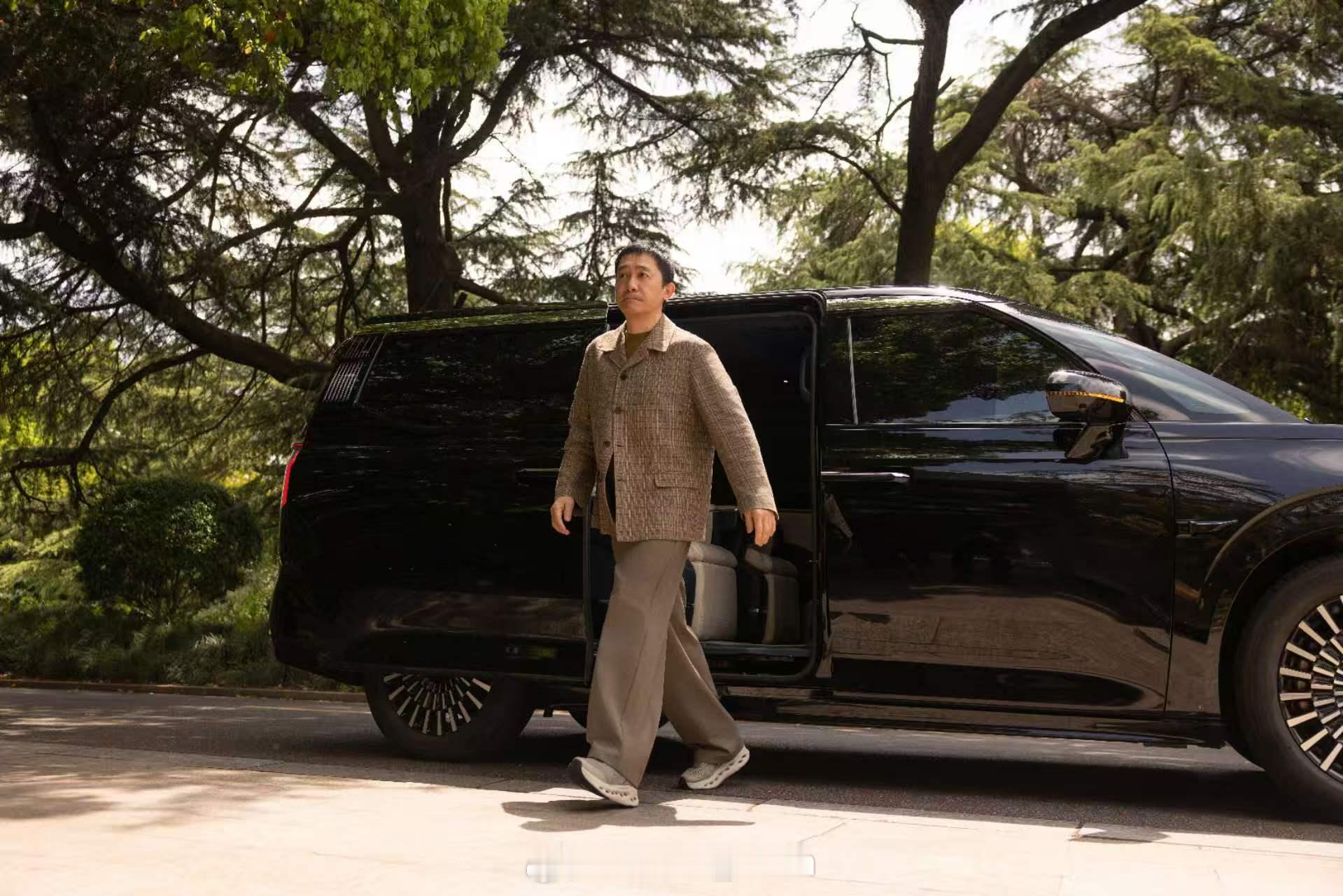 喂！梁朝伟跟极氪009梦幻联动啦真的很惊喜了好吧以顶奢商务+高端家用双标杆实力，