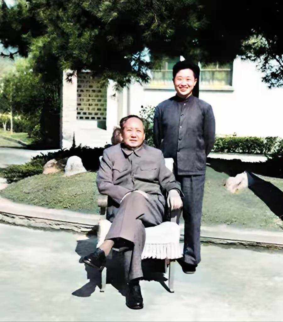 一张1964年的老照片，藏着一段动人的陪伴往事
 
这张照片，实在是太珍贵了，建