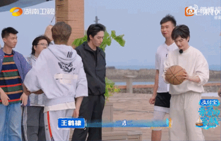 张宸逍三投三中张宸逍投篮热身三投三中，这命中率真的有点东西张宸逍亲爱的客栈