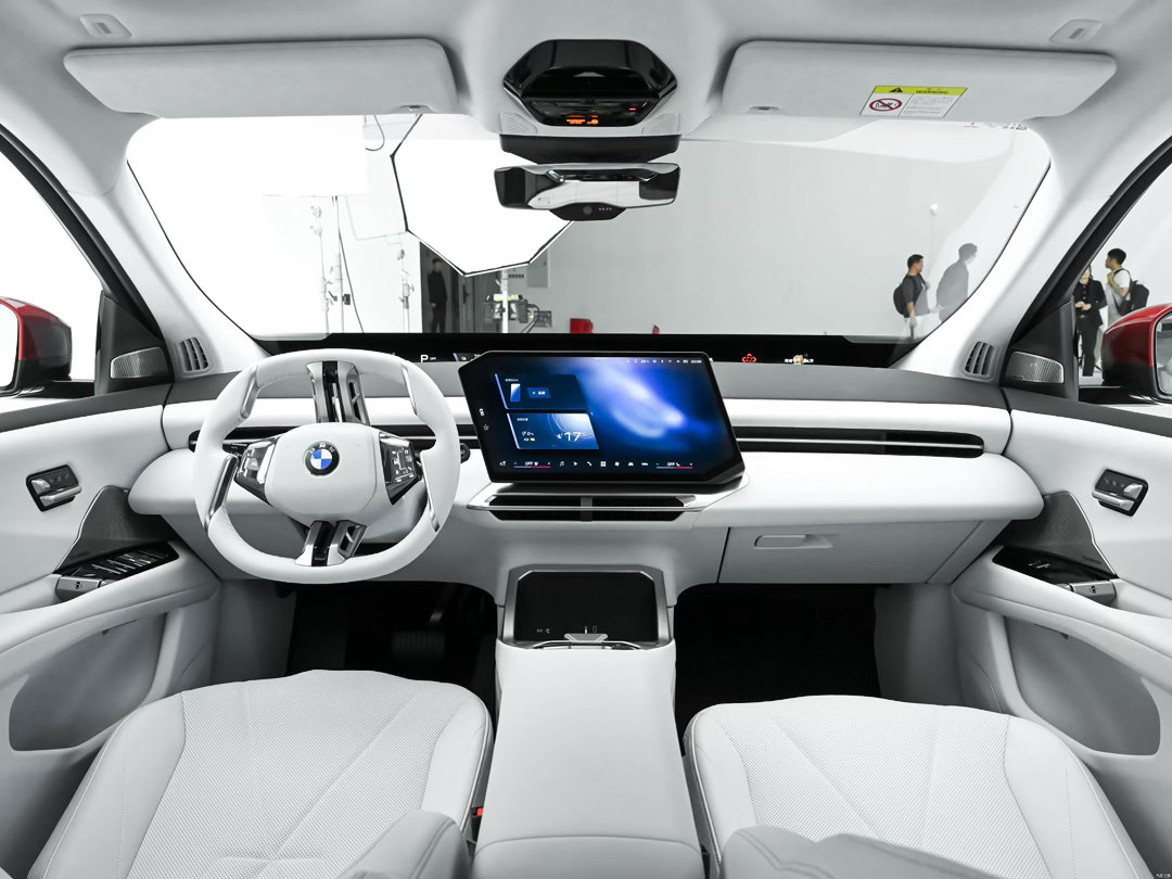 我们想要在2026年看到的不同的内饰造型是P1-3这种，不是P4这种十年不更新还