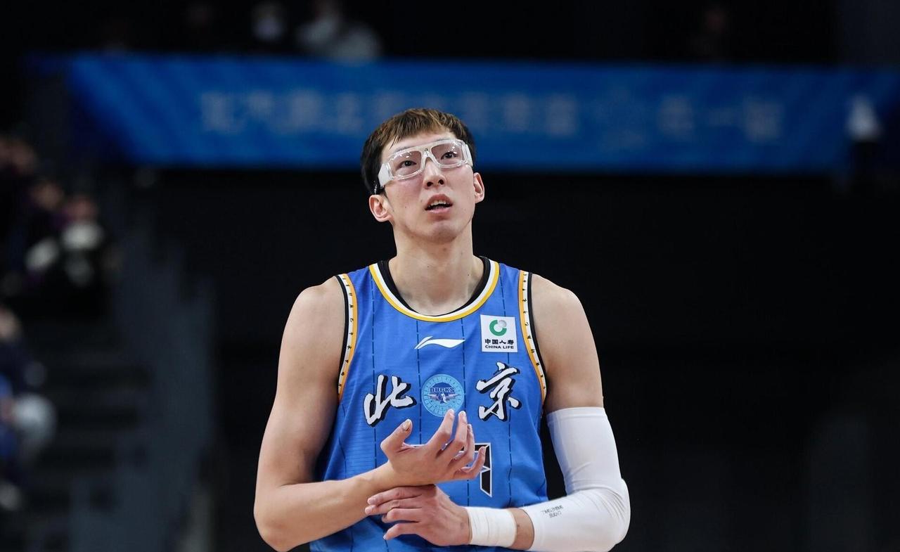 太强了两连胜！北京92-76大胜山东，看看本场北京首发五虎的表现！

这场22分