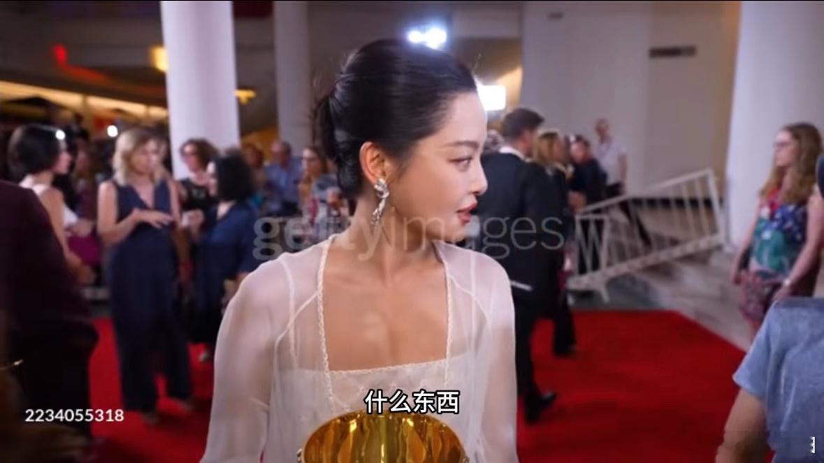 辛芷蕾听完英文提问的反应今日份的开心是蕾子给的，谁知道老外提问蕾子的反应我反复看