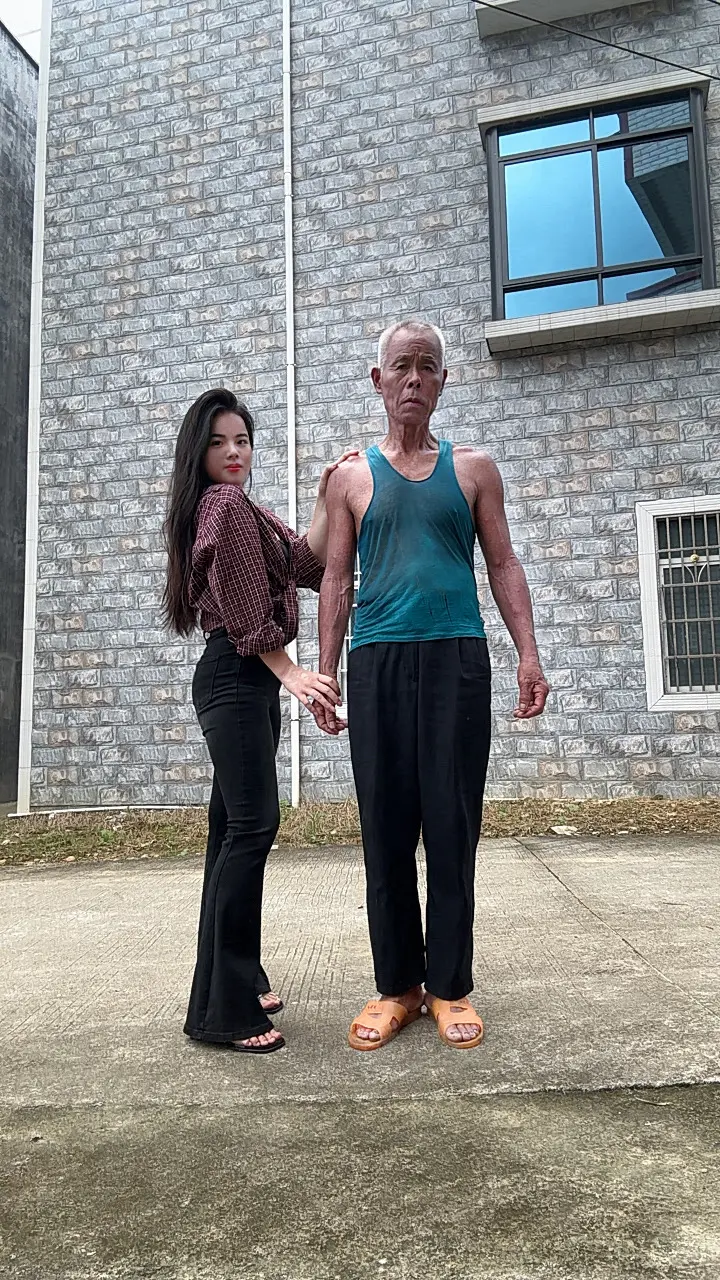 直到今天我才读懂了这首歌，我意气风发，像偷了你的年华让你青丝变白发，皱...