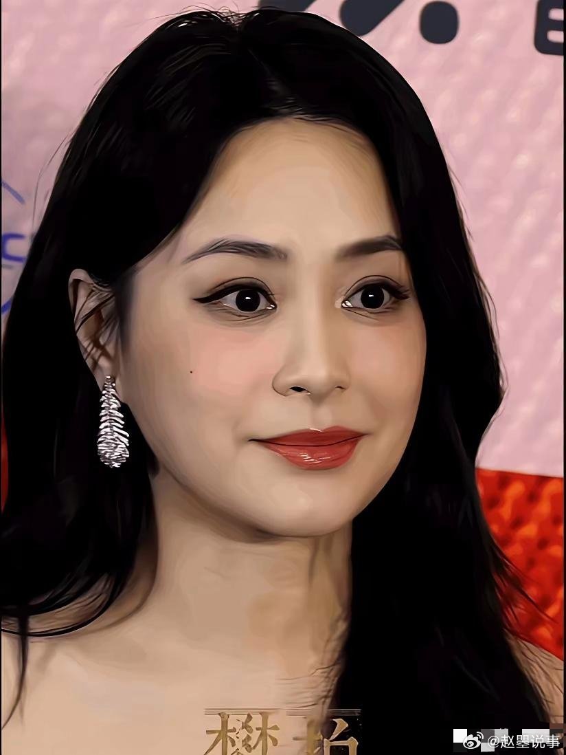 阿娇这点挺恐怖的，感觉现在真没几个漂亮女明星能做到。快五十岁的人了，脸上愣是看不