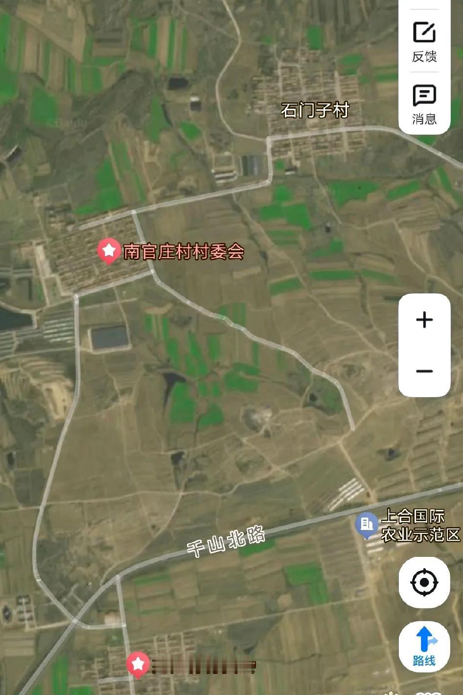 南官庄位于青岛胶州市洋河镇南部，距镇驻地8公里，东邻石门子村，南邻窑洼村，西、北