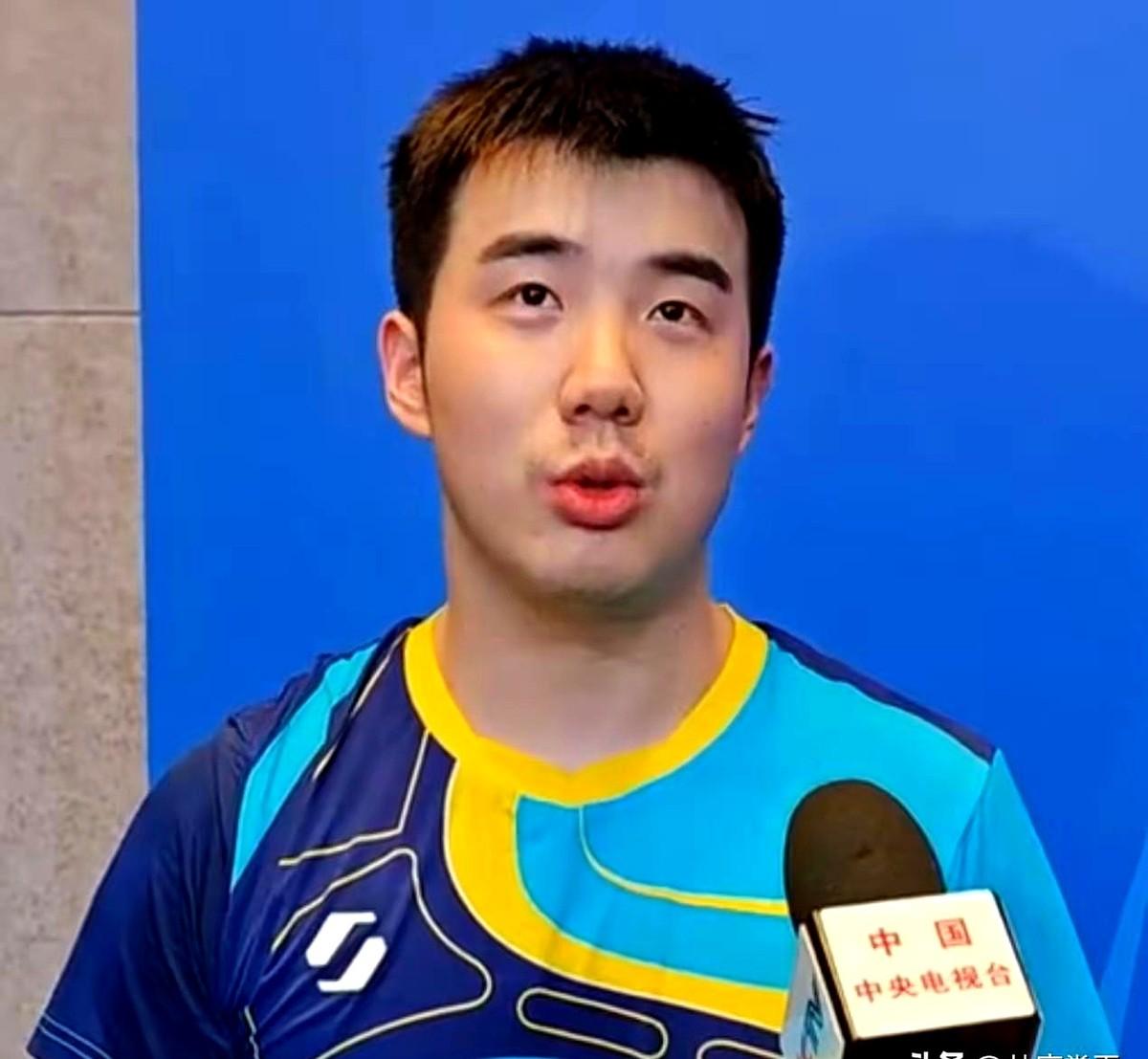 一场比赛，一次意料之外的逆转。

年轻选手于何一爆冷以4比1战胜国乒主力梁靖崑，