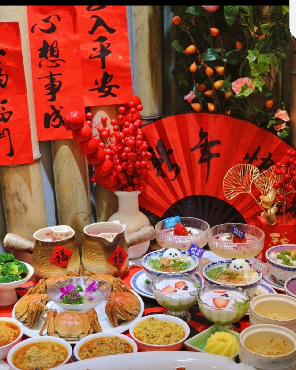 江苏年味  苏州年味 苏州拙政园在春节期间年味十足，具体表现如下：1. 装饰布置