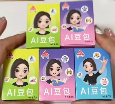 豆包称未授权生产任何盲盒产品印有豆包形象的盲盒一盒卖0.5元 近日，在电商平台上