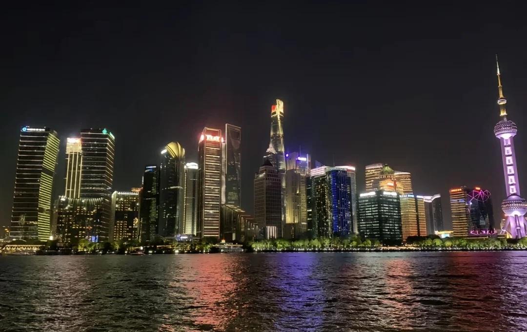 深圳有钱人分手，很少直接砸钱，大多是给你报商学院、进高端圈子，美其名曰帮你成长。