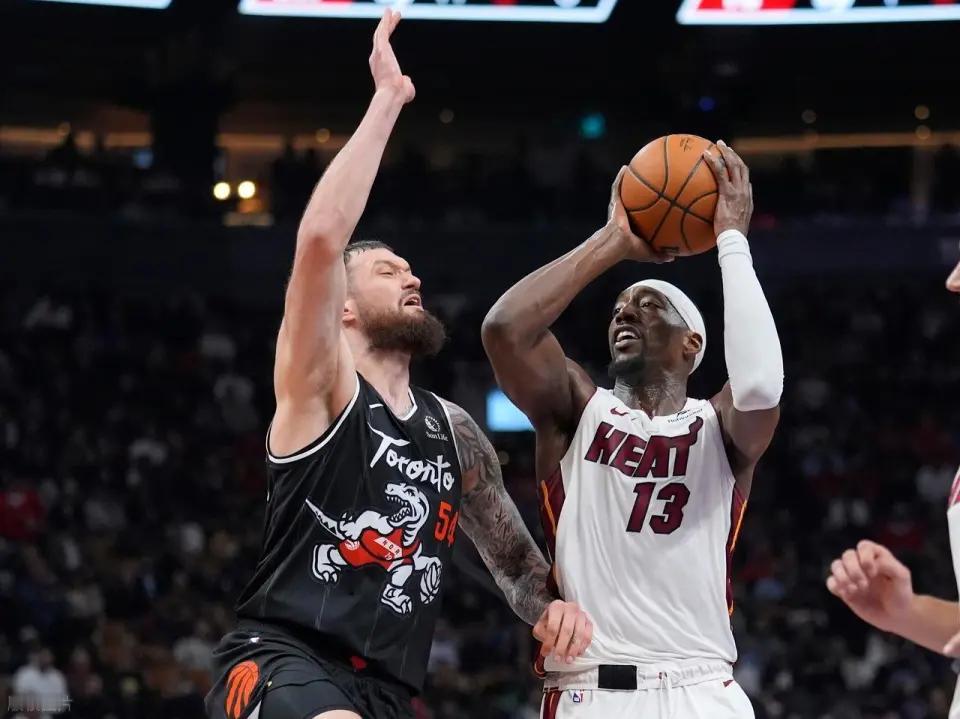 猛龙主场128-114轻取热火，比分看起来还算正常，但背后的故事可一点都不简单。