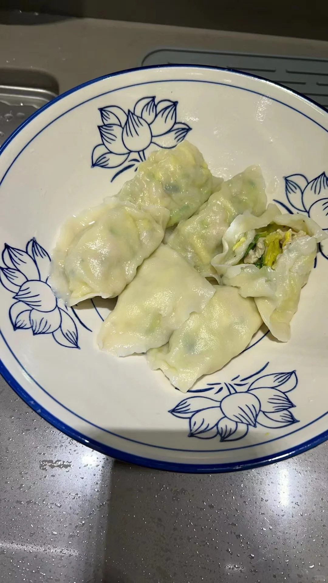 小猪吃的比我都多