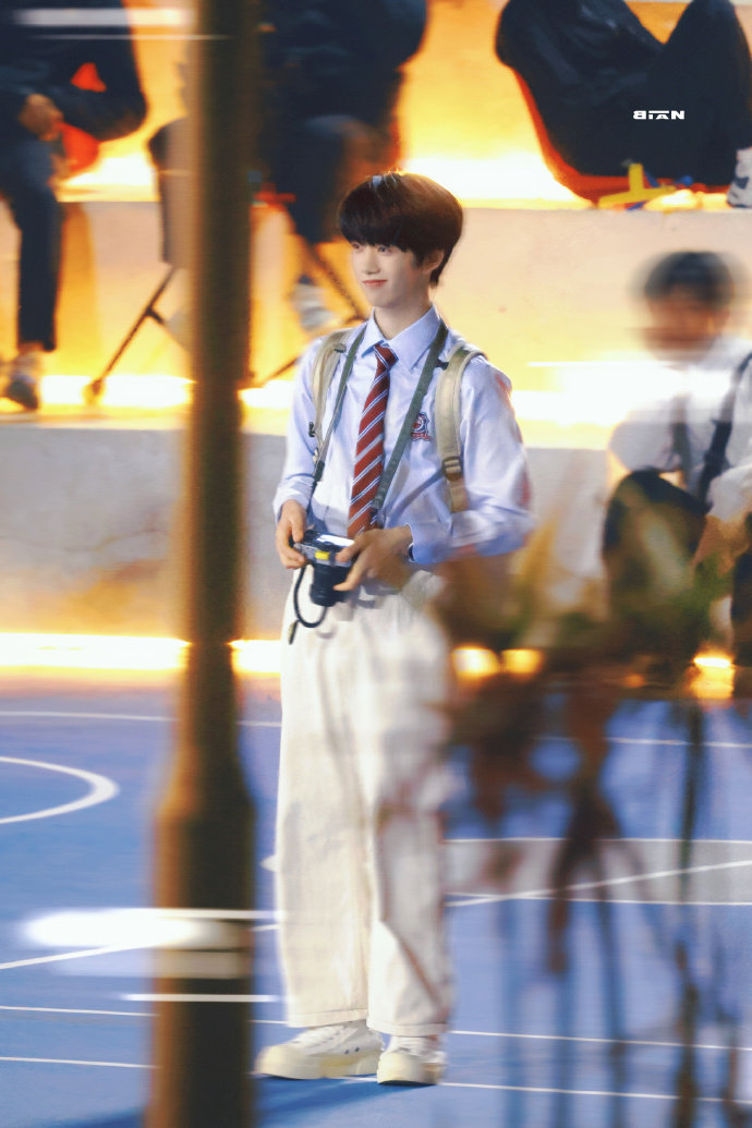 张函瑞校服造型白月光学长 张函瑞徐安博摄影师 张函瑞校服造型白月光学长，张函瑞徐