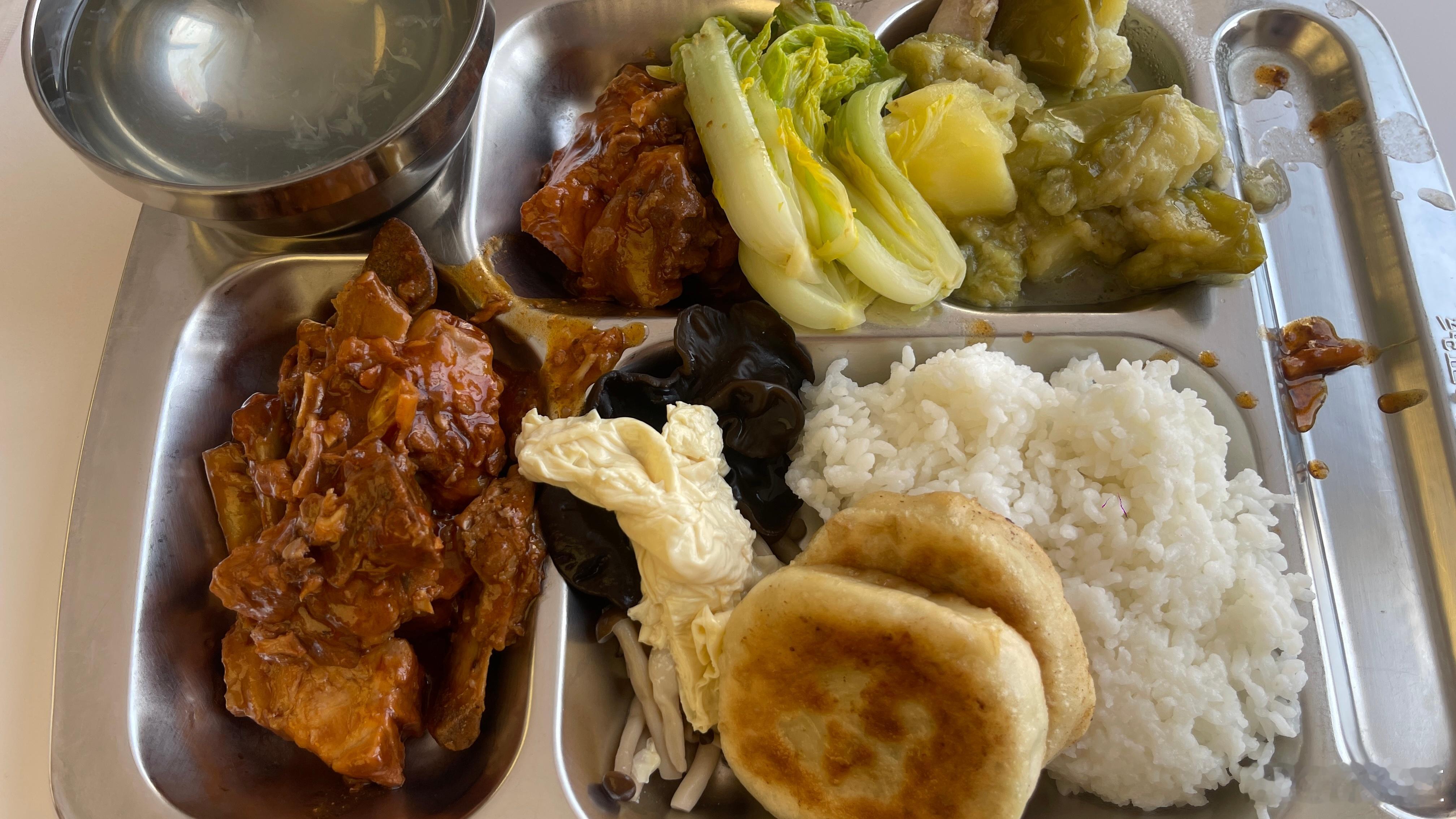 每日一餐分享事已至此，只能多吃点了a股行情 今天午餐一般 ，馅饼不是韭菜馅的。 