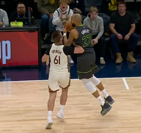 大学生打小学生视觉感谁还不吃顿饺子？我预测戈贝尔今天起码20+20   勇士vs