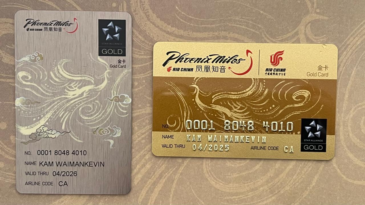 刚刚收到新一年的国航金卡，发现这次图案是全新的。
现在主要的会员权益，有国航金卡