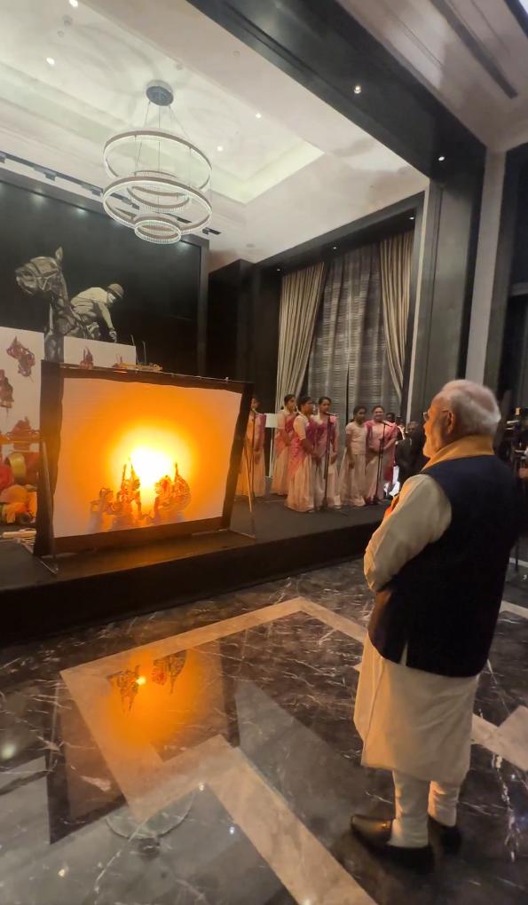 2026年2月7日至8日，在吉隆坡印度社区举办的欢迎仪式上，莫迪聚精会神地观看这