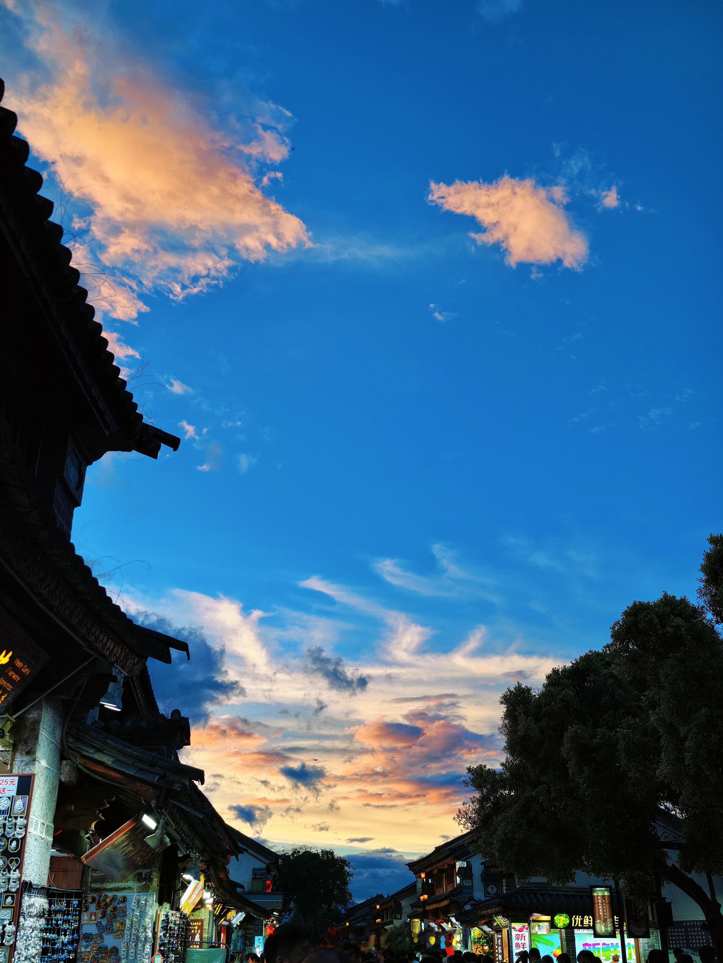 怎么都在发晚霞，那我高低也凑个热闹深得甜子真传，发个库存大理随手拍！落日归山海，
