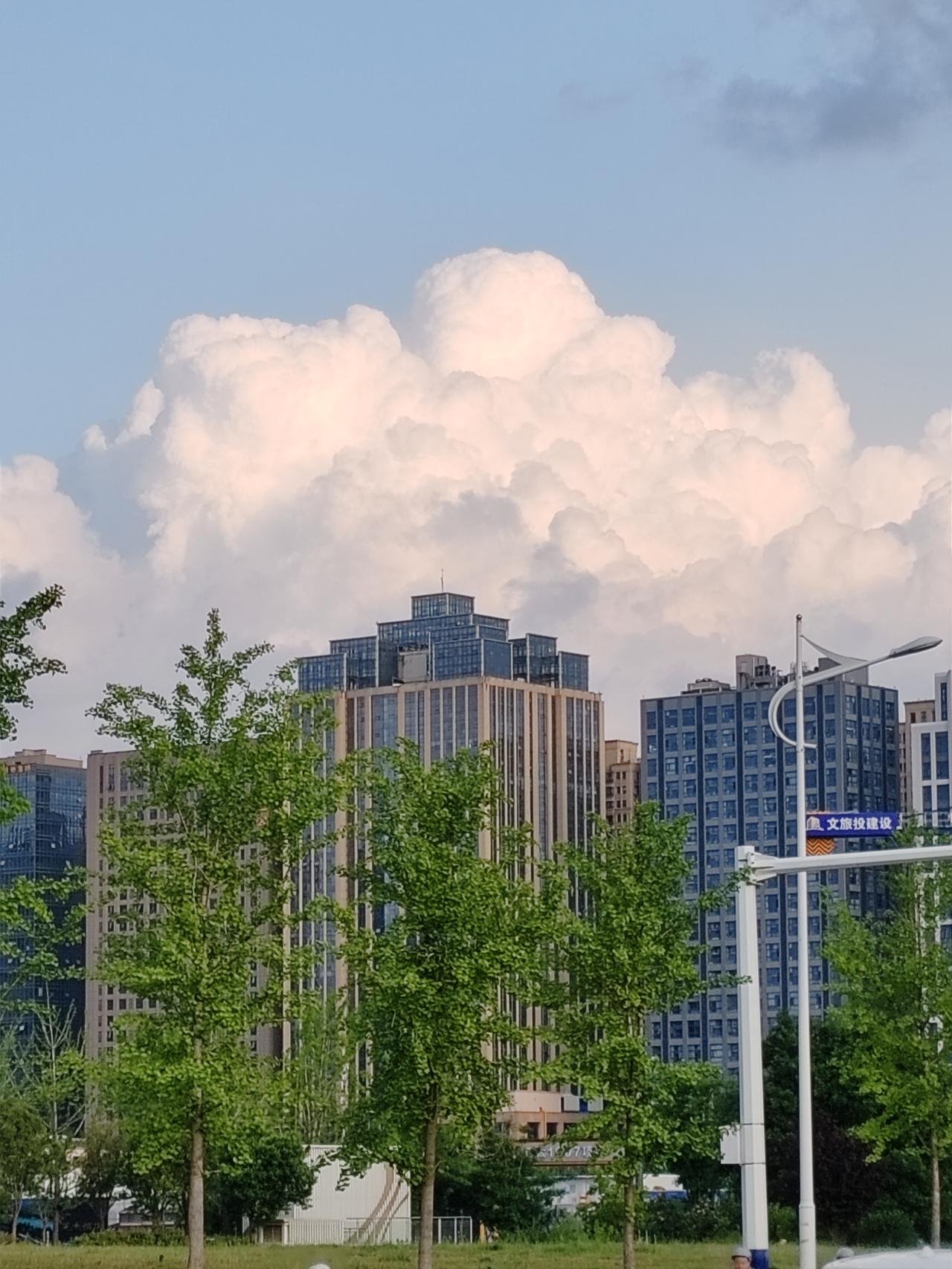 说的有道理，但3000万户中产这个数据严重低估了中国人民的富裕程度，实际达标家庭