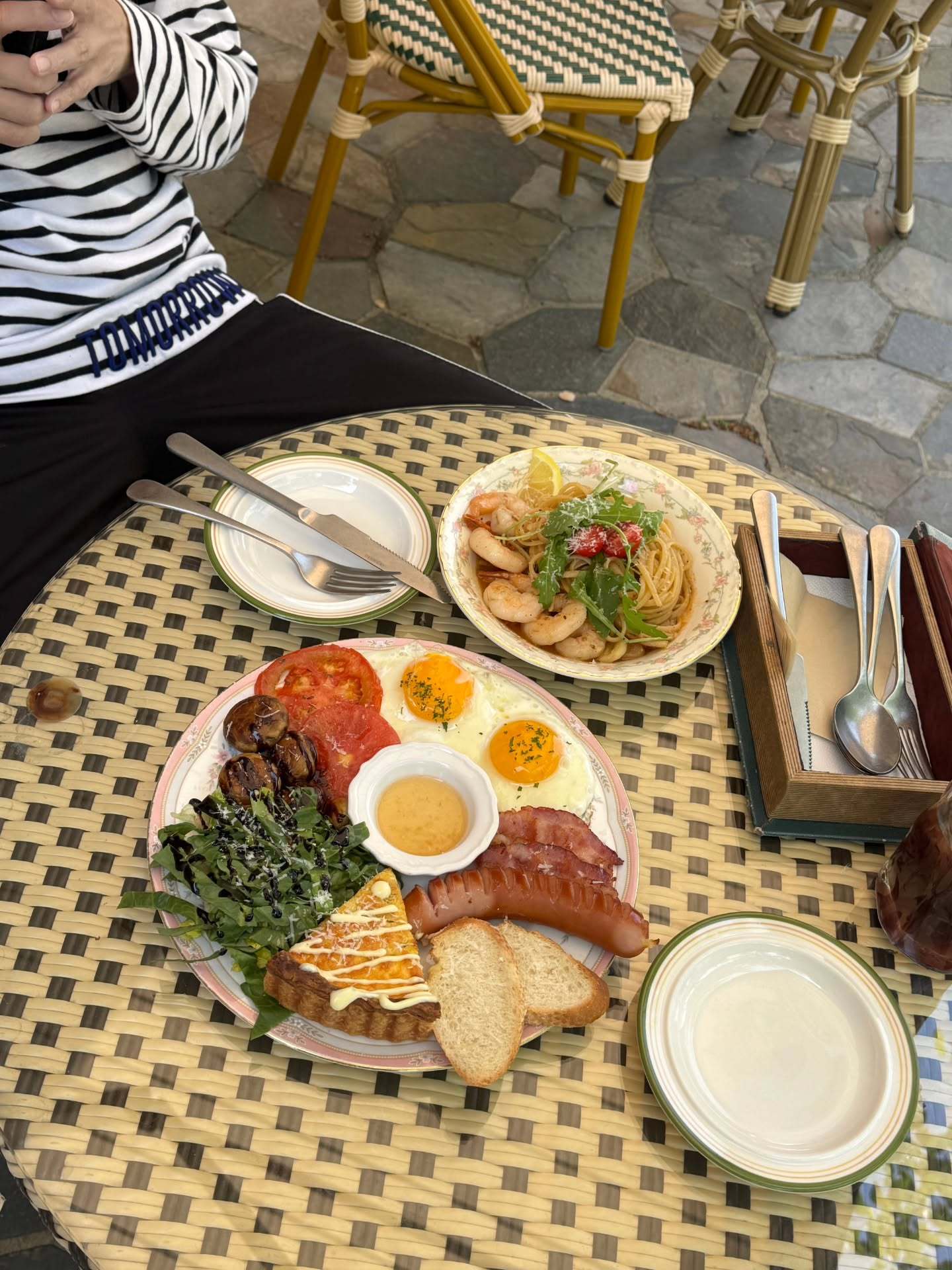 “CB百蓝_。260503金厉旭 IG更新：早午餐很好 ☕️ 
