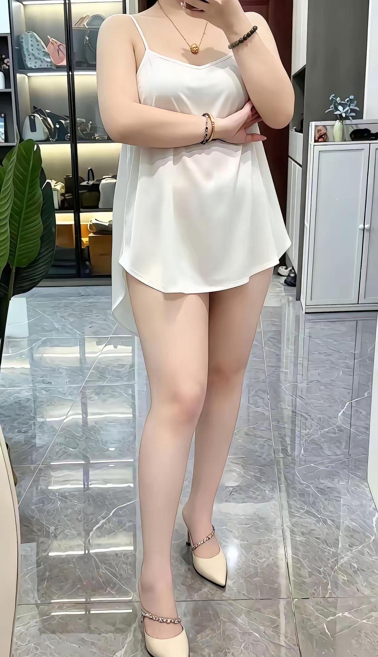 性感小白裙 健身是最好的穿搭 微胖女生 身材管理要自律 健身瑜伽裤