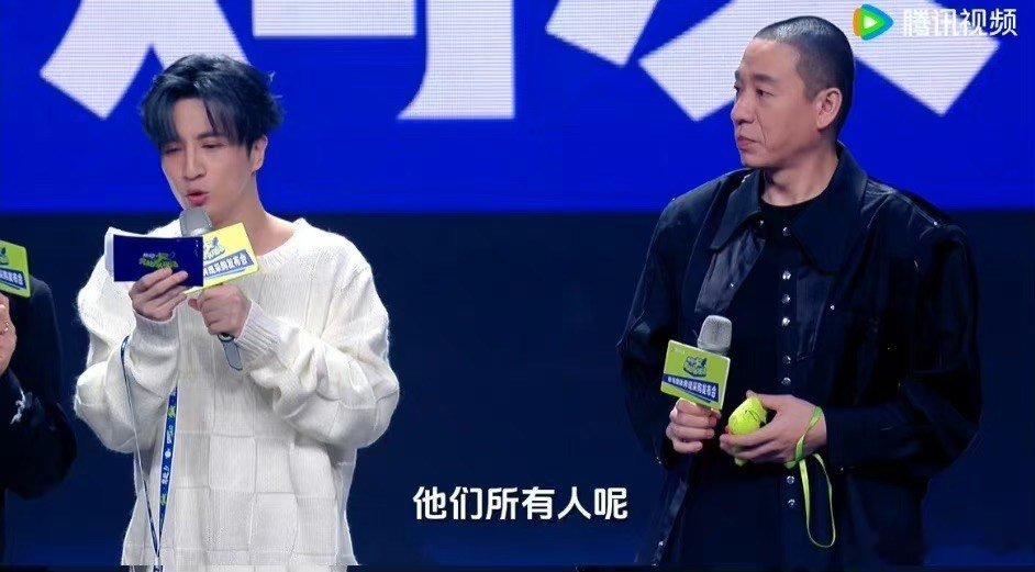 #薛之谦梁龙厕所录节目#两人不要太好笑啦吧，在厕所策划节目太可爱啦谁懂啊，好有想